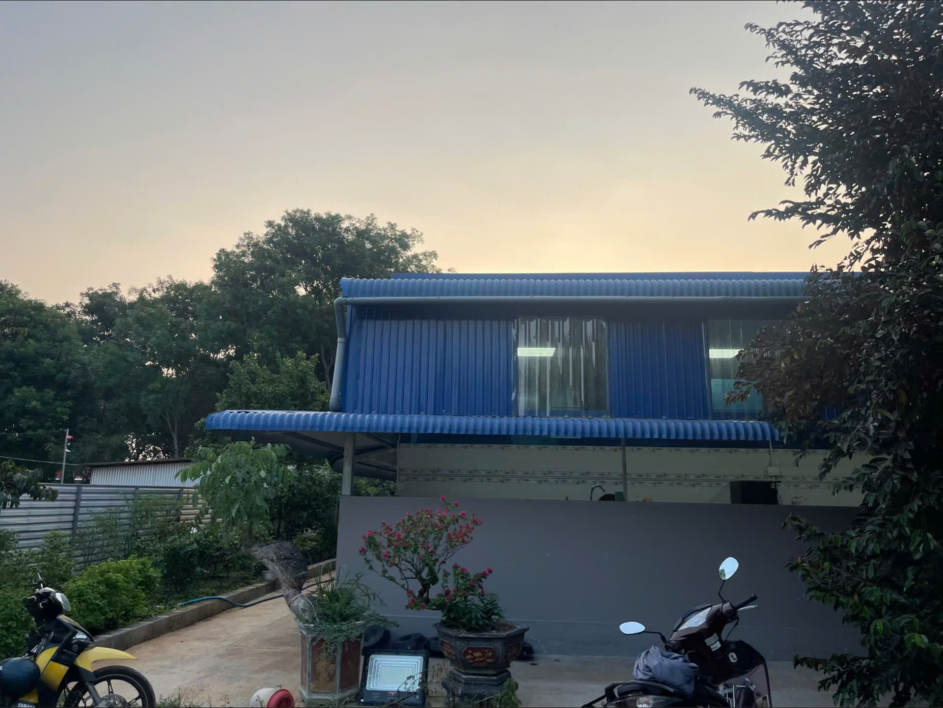 Ảnh bên ngoài trang trại chồn